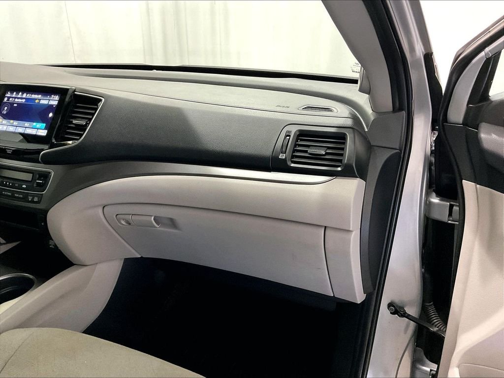 Used 2019 Silver Honda EX image 13