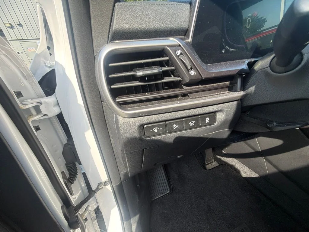 Used 2025 White Kia S image 14