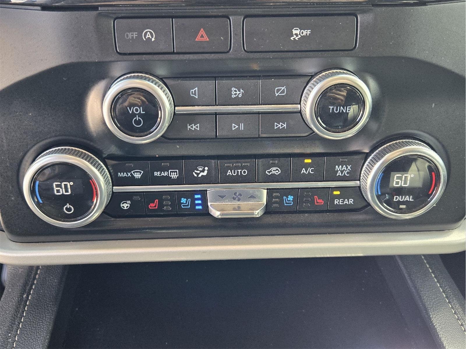 Used 2024 Iconic Silver Ford XLT image 17