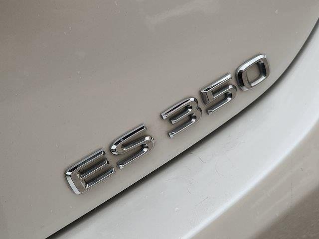 Used 2024 White Lexus ES 350 image 31
