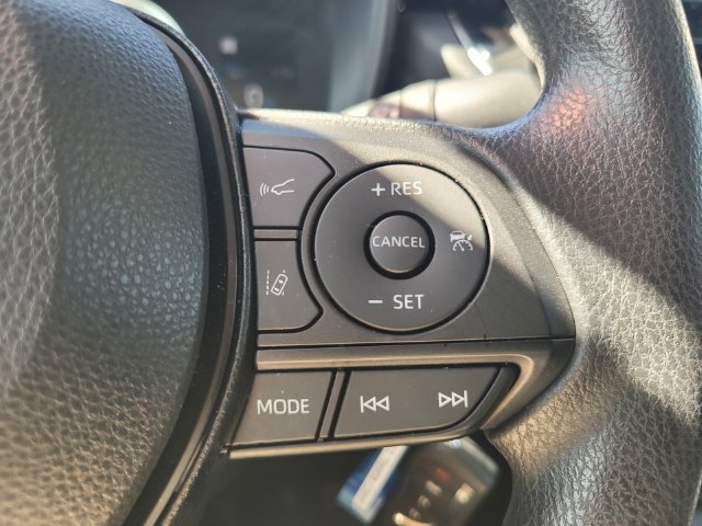 Used 2022 White Toyota LE image 27