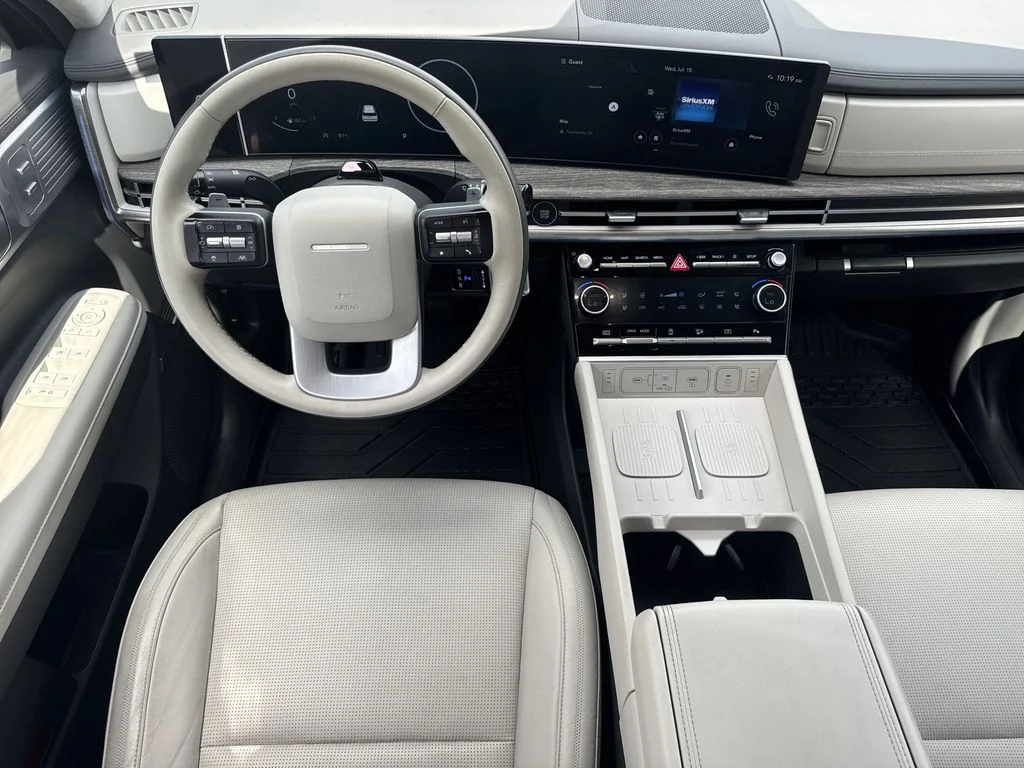 Used 2025 Green Hyundai Calligraphy image 24