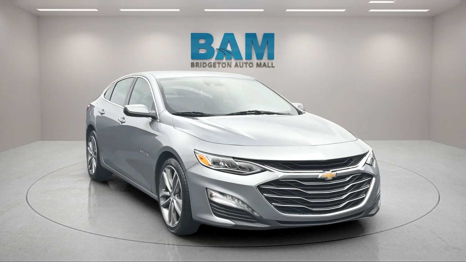Used 2024 Gray Chevrolet LT image 2