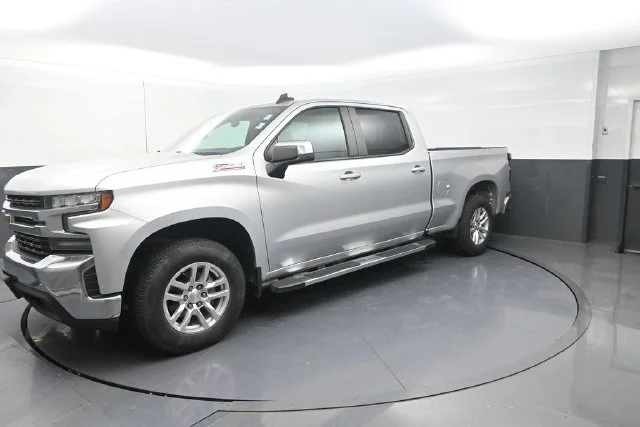 Used 2020 Silver Chevrolet LT image 3