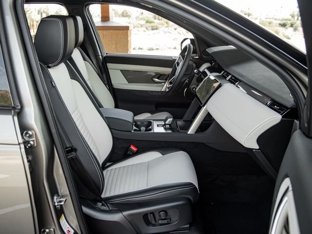 New 2024 Silicon Silver Land Rover SE image 26