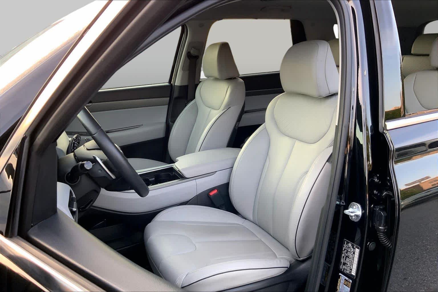 Used 2024 Abyss Black Pearl Hyundai SEL 7P image 8