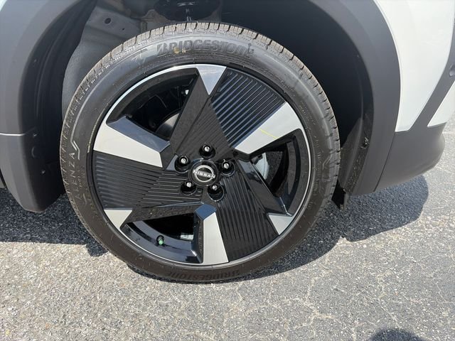New 2026 Aspen White TriCoat / Super Black Two-tone Nissan SR image 11