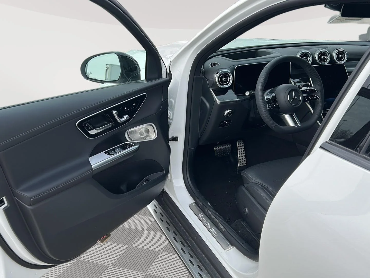 New 2026 Polar White Mercedes-Benz GLC 300 image 11