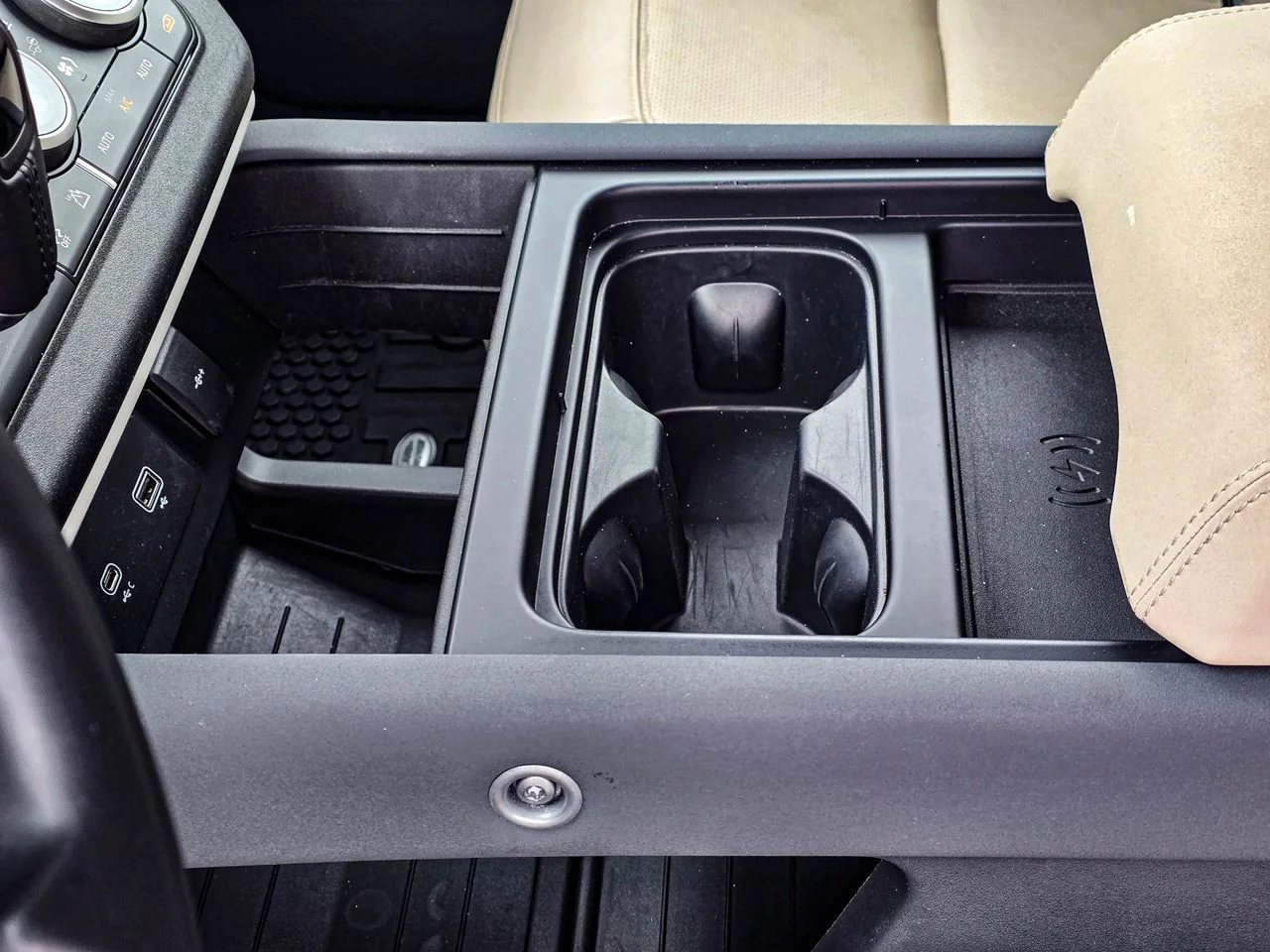 Used 2023 Gondwana Stone Land Rover S image 18