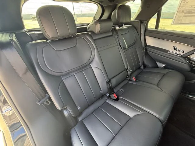 New 2026 Black Land Rover Dynamic SE image 17
