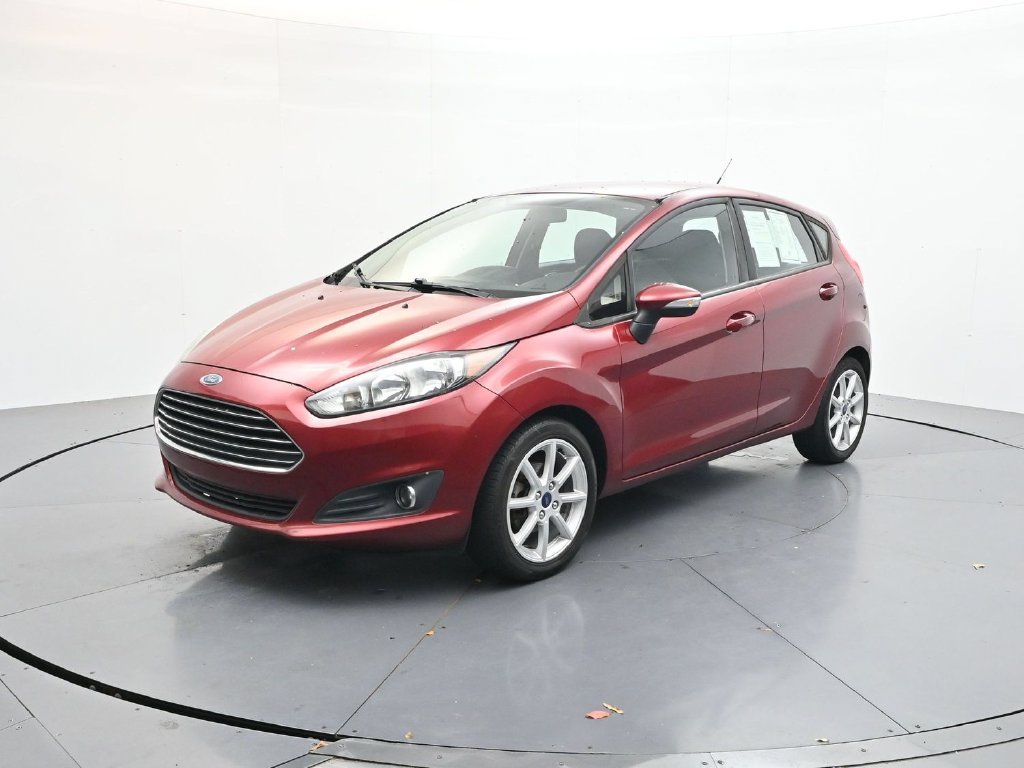 Used 2015 Red Ford SE image 3
