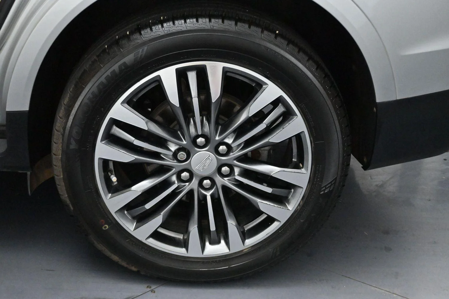 Used 2019 RADIANT SILVER METALLIC Cadillac Luxury FWD image 38