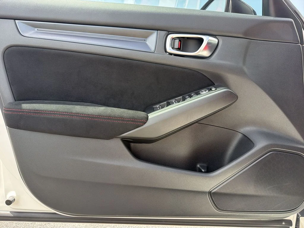 Used 2025 White Honda  image 29