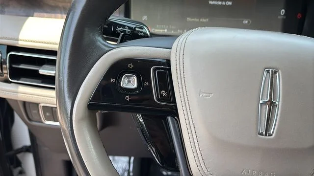 Used 2023 White Lincoln Reserve image 23