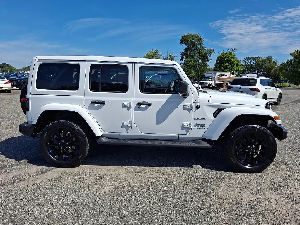 Used 2023 Bright White Clearcoat Jeep Sahara image 13