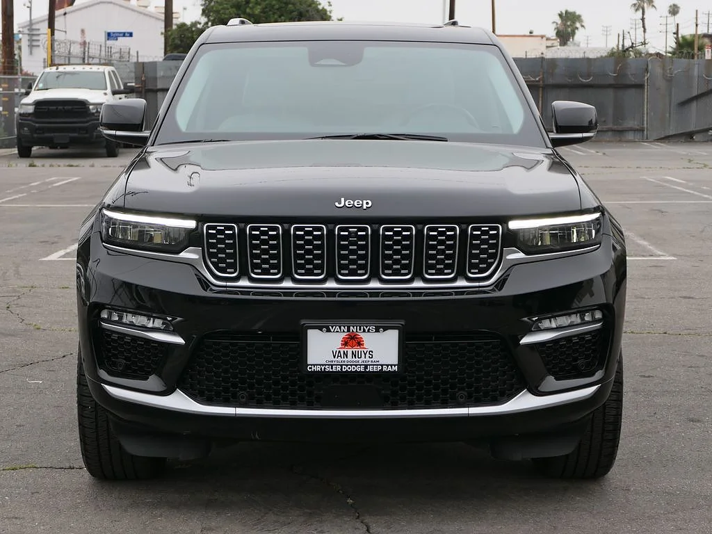 Used 2023 Diamond Black Crystal Pearl Coat Jeep Summit image 6