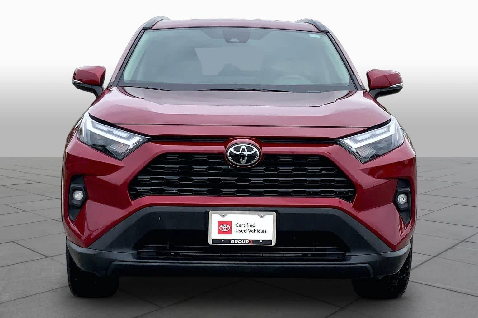 Used 2024 Ruby Flare Pearl Toyota XLE Premium image 4