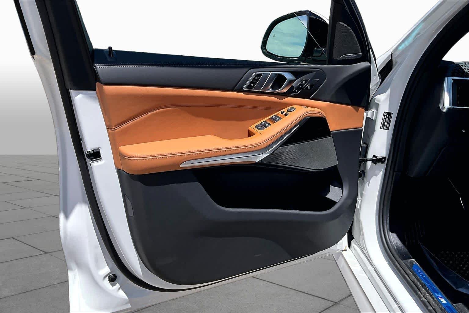 New 2026 Mineral White Metallic BMW xDrive40i image 10