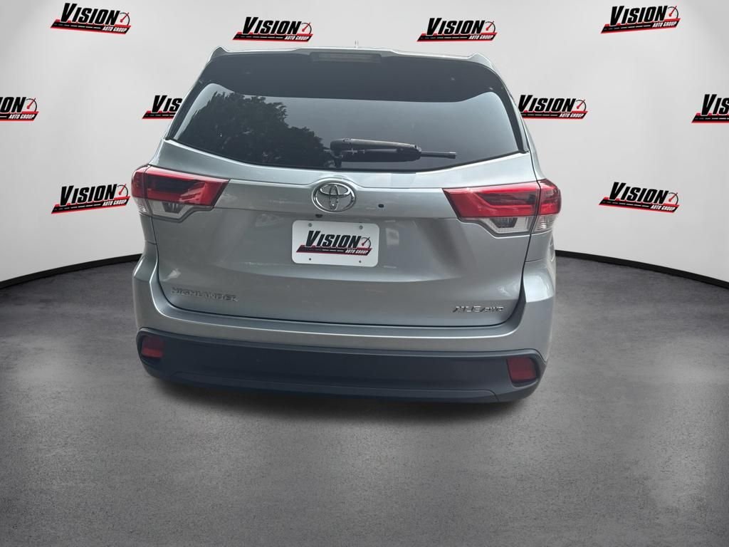 Used 2019 Silver Toyota XLE image 6
