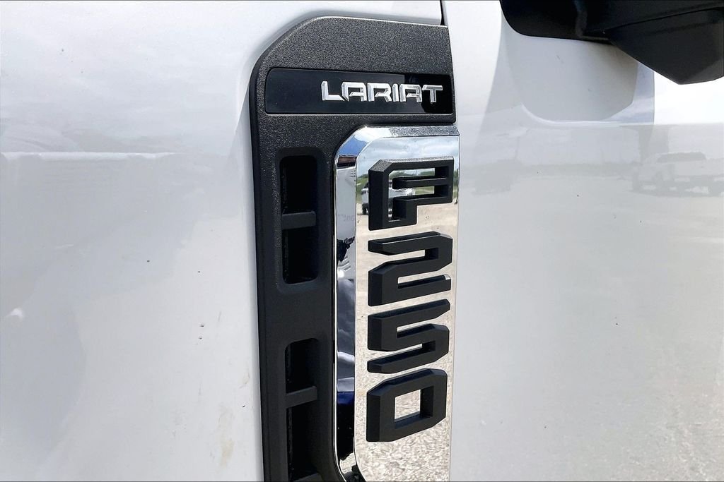 New 2026 Ford Super Duty F-250 Lariat 4D Crew Cab