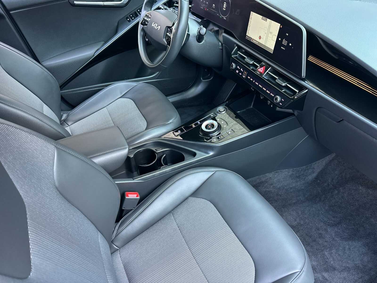 Used 2025 Green Kia Wind 4D Sport Utility image 19
