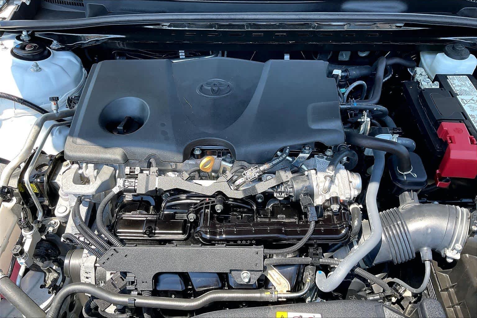 Used 2024 Ice Cap Toyota SE image 28