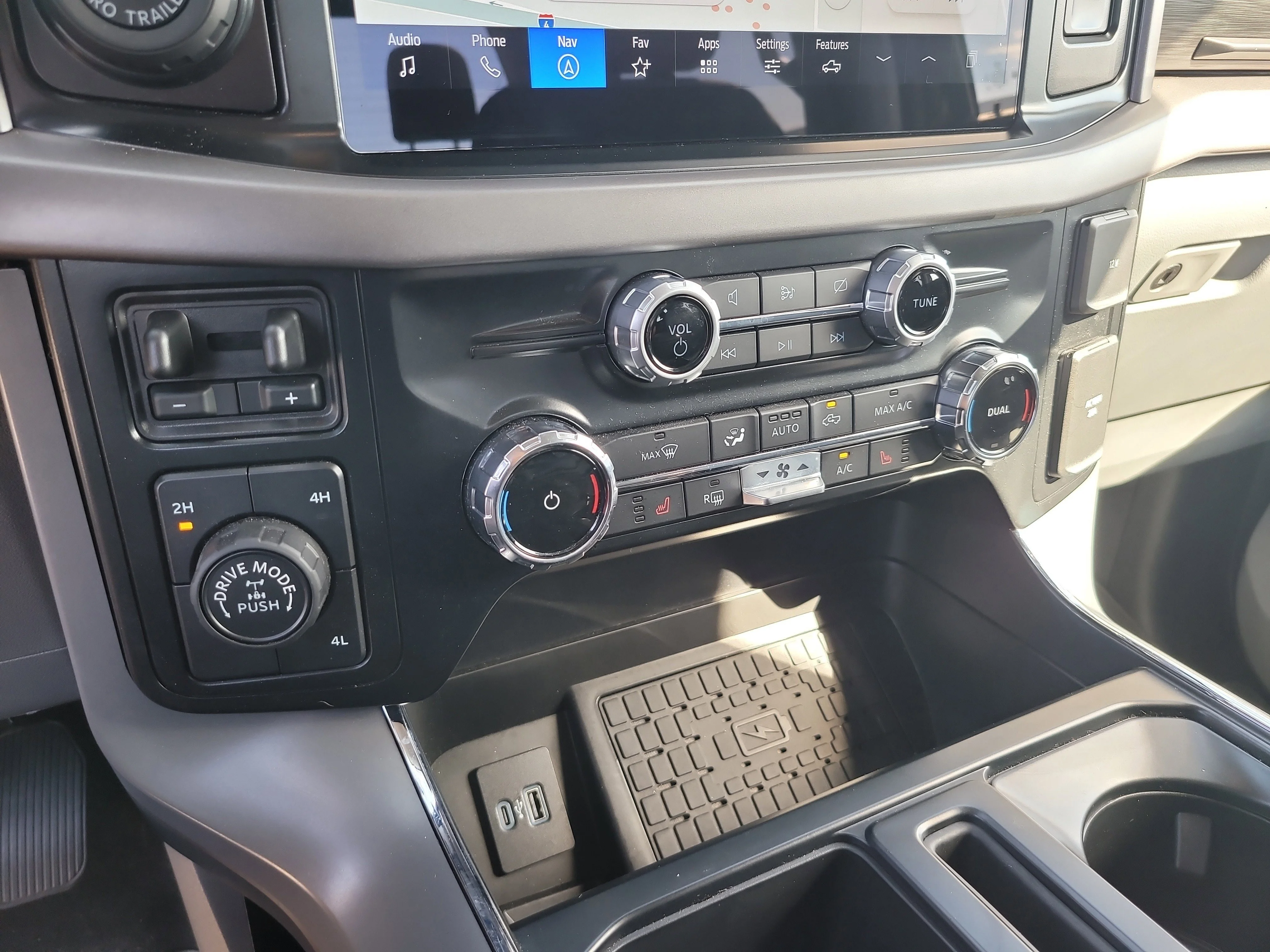 Used 2024 Bronze Metallic Ford XLT image 25