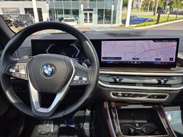 Used 2025 Black Sapphire Metallic BMW xDrive40i image 13