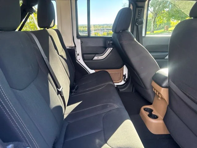Used 2018 White Jeep Unlimited Sahara image 11