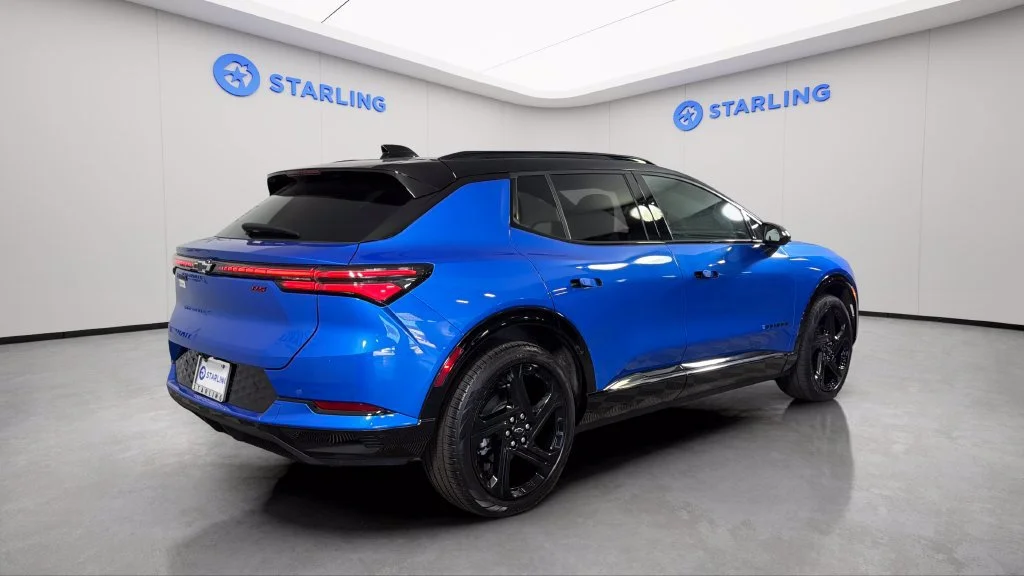 Used 2025 Riptide Blue Metallic Chevrolet RS image 9