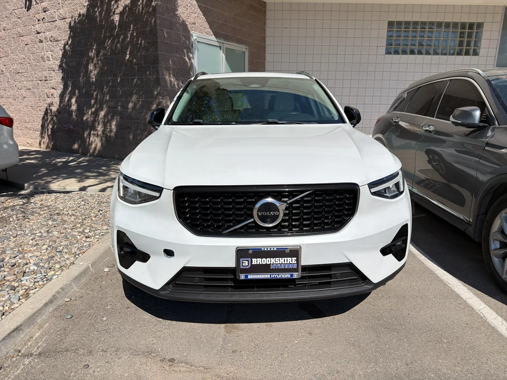 Used 2023 Crystal White Metallic Volvo Ultimate Dark Theme image 2