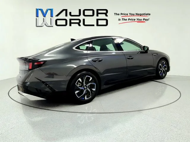Used 2025 Gray Hyundai SEL image 7