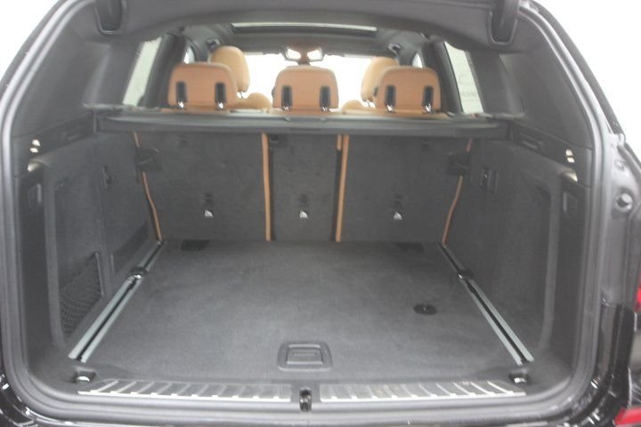 Used 2020 Black BMW xDrive30i image 5