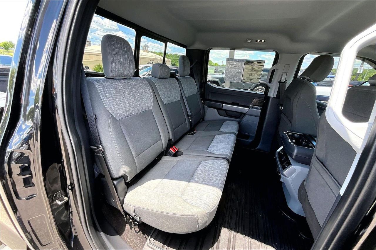 Used 2023 Agate Black Metallic Ford XLT image 28