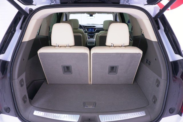 Used 2025 WHITE Cadillac FWD Premium Luxury image 9