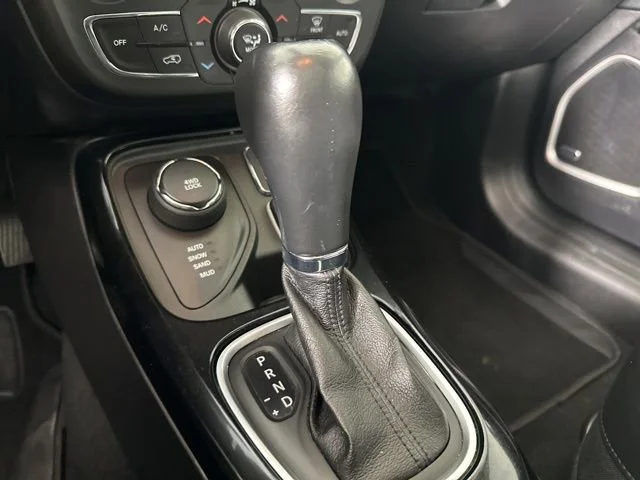 Used 2021 Black Jeep Altitude image 19
