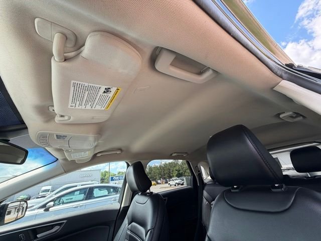 Used 2022 Black Ford SEL image 21