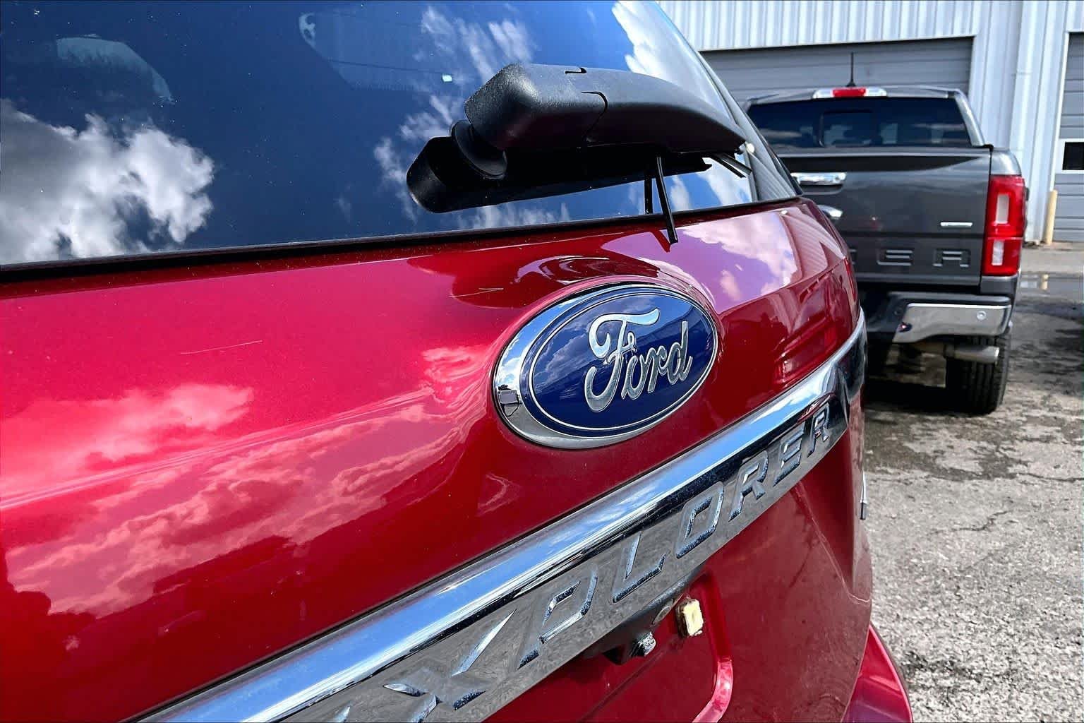 Used 2016 Ruby Red Metallic Tinted Clearcoat Ford Base image 31