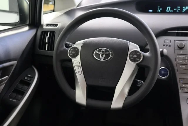 Used 2015 Silver Toyota Three image 10