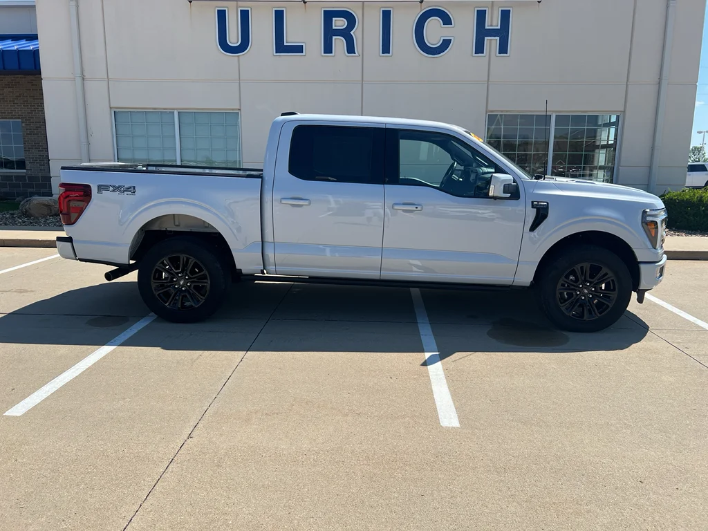 Used 2025 Space White Metallic Ford Platinum image 10