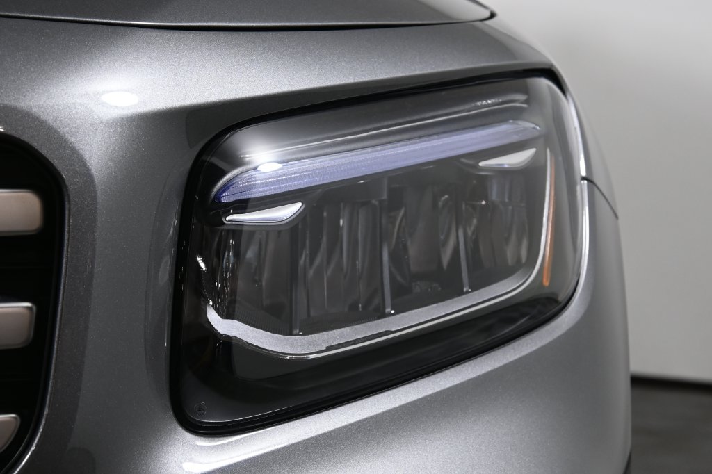 Used 2026 Mountain Grey Metallic Mercedes-Benz GLB 250 image 11