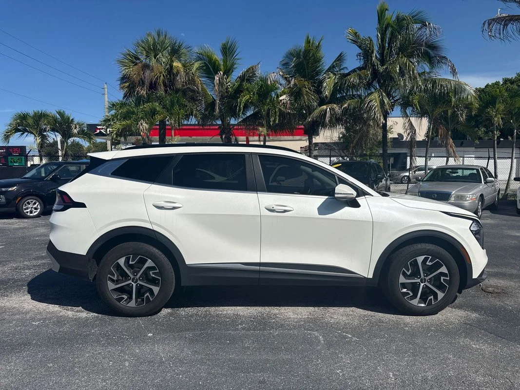 Used 2023  Kia EX image 8