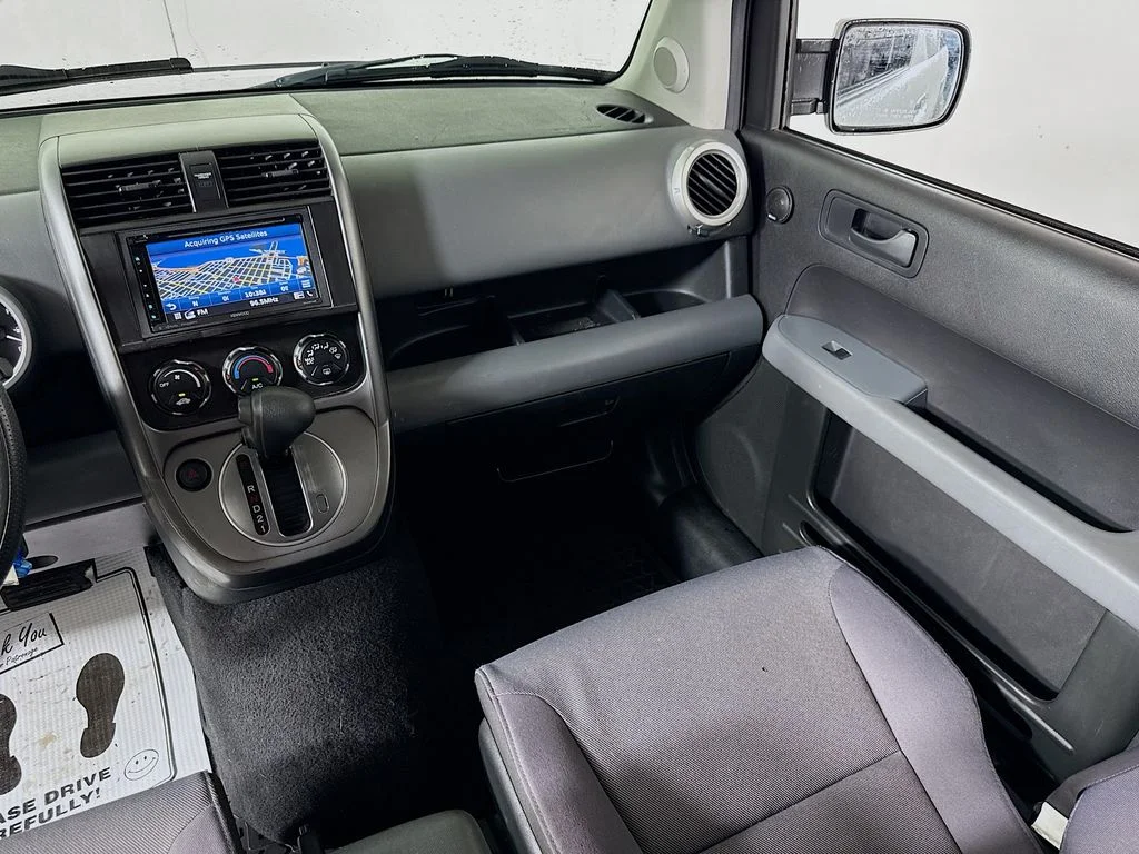 Used 2008 Alabaster Silver Metallic Honda LX image 22