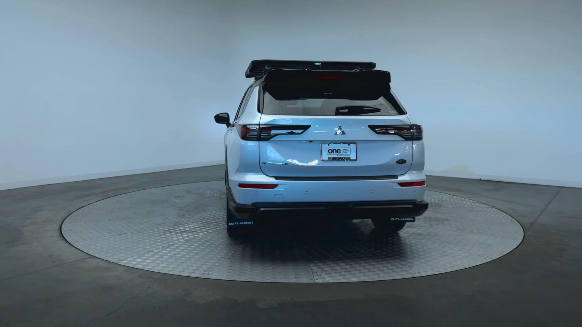 New 2026 White Diamond/Black Roof Mitsubishi Trail Edition image 7