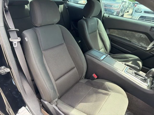 Used 2013 Black Ford V6 image 21