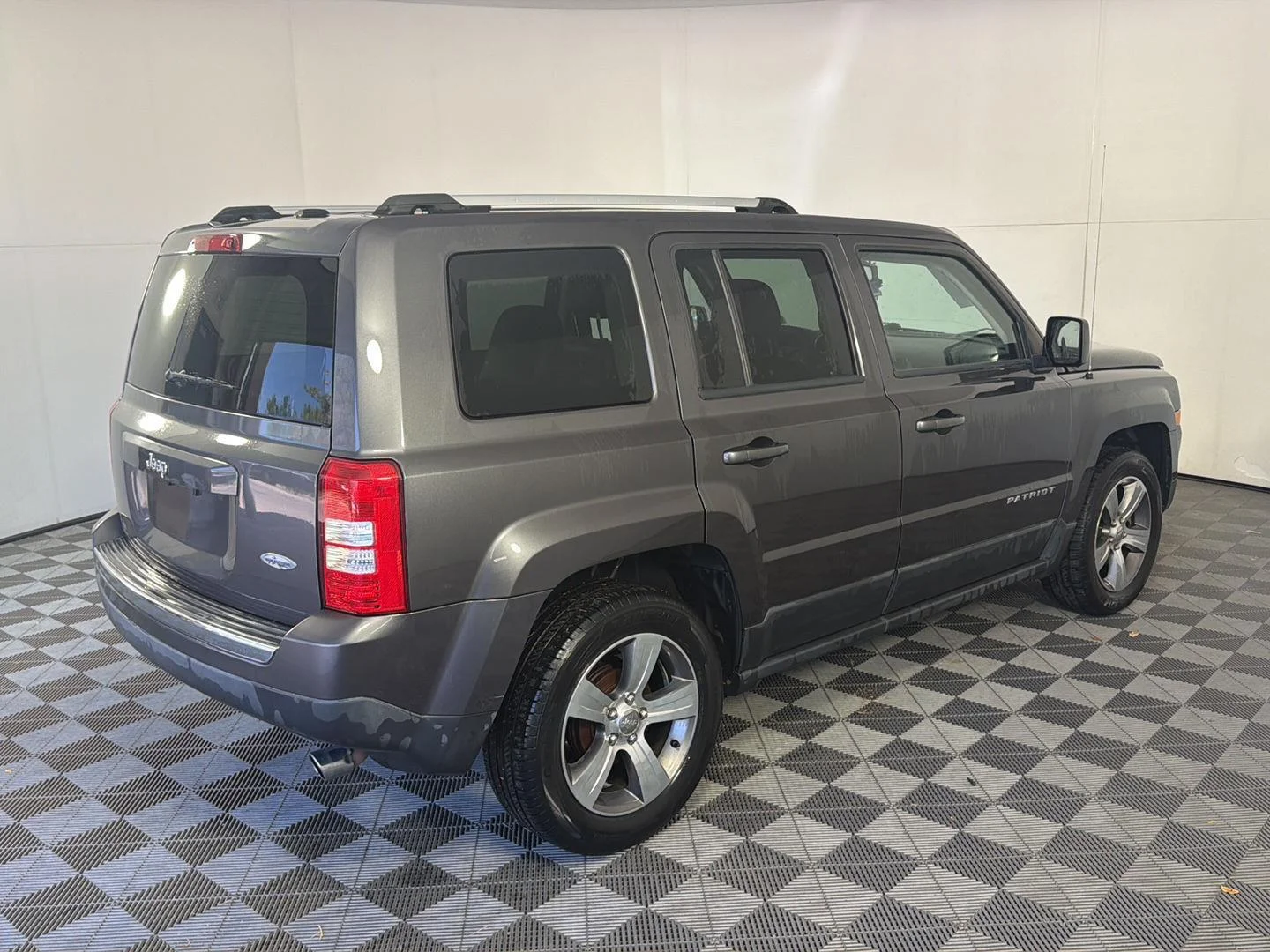 Used 2017 Granite Crystal Metallic Clearcoat Jeep High Altitude image 5