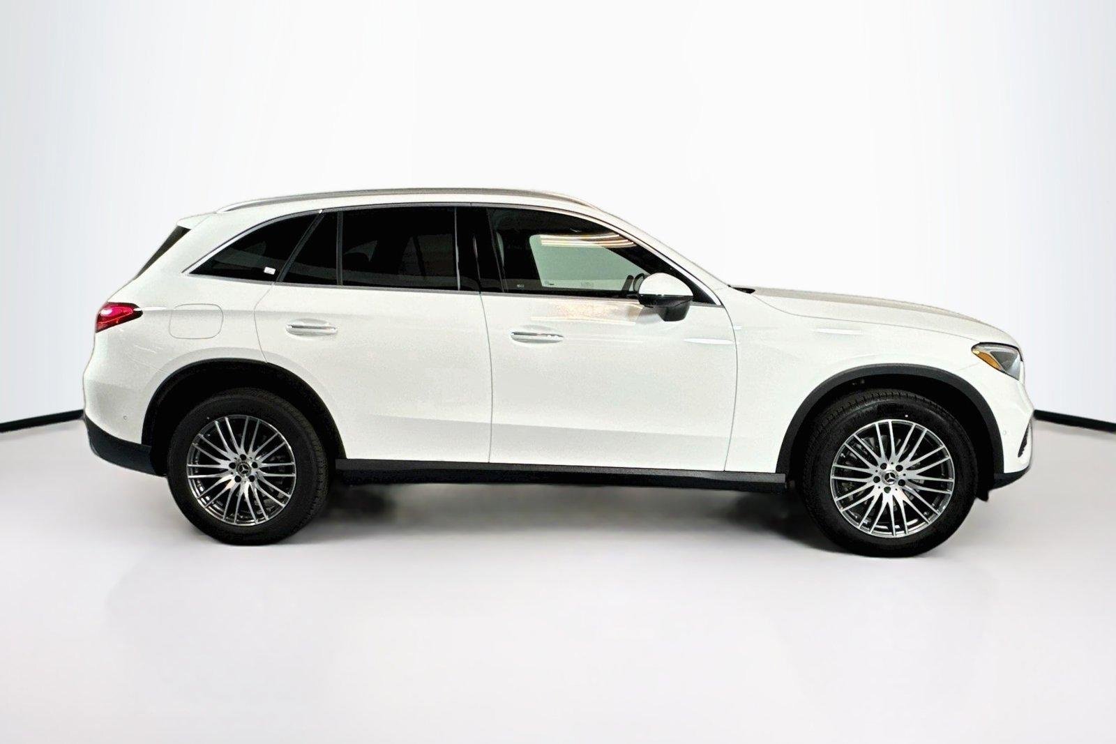 New 2026 Polar White Mercedes-Benz GLC 300 image 4