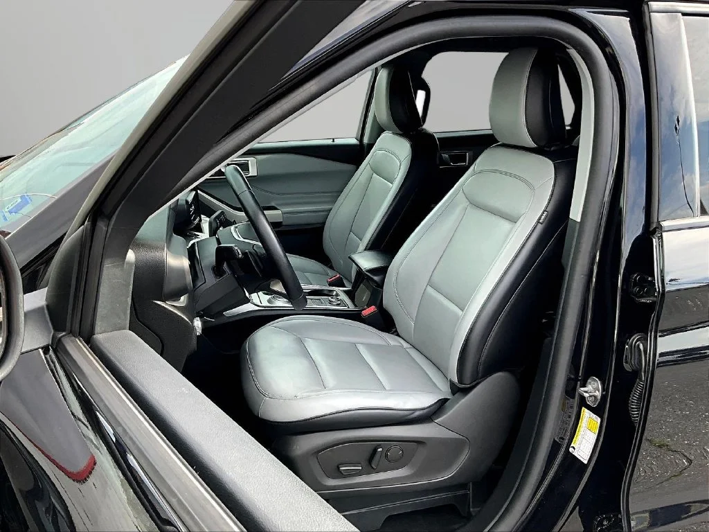 Used 2021 Black Ford XLT image 25