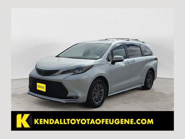 2022 Toyota Sienna XLE 7-Passenger Hybrid AWD's photo