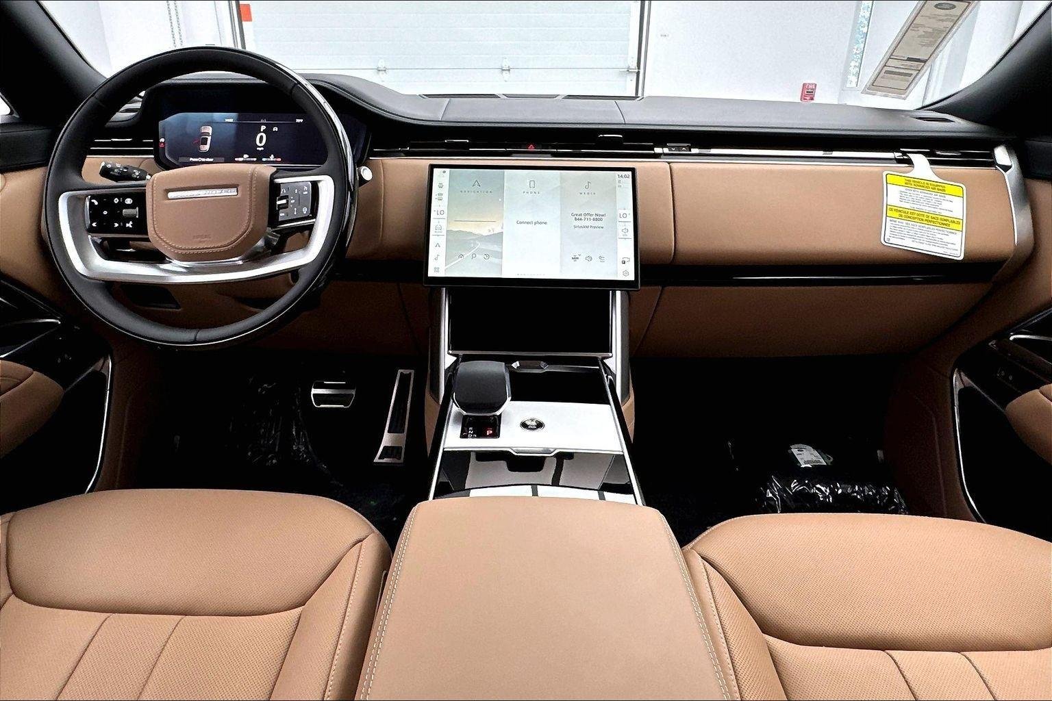 New 2026 Ostuni Pearl White Premium Metallic Land Rover SE image 9